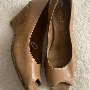 Aerosols brown wedges size 9
